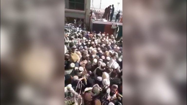 Deadly Stampede at Spin Boldak-Chaman Border As Many Try to Flee Afghanistan; One Death Reported
